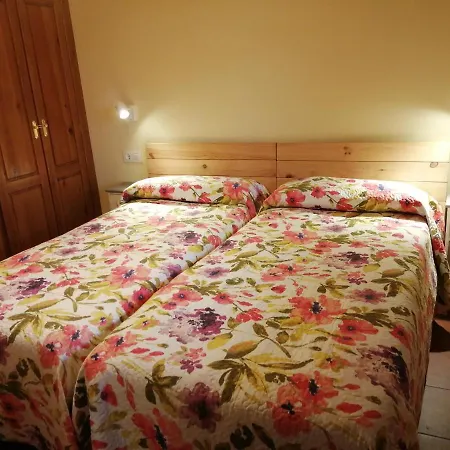 La Casa Roja Asturias Holiday home Hontoria