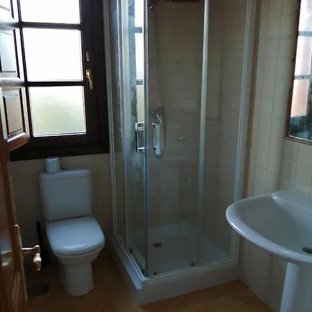 La Casa Roja Asturias Holiday home Hontoria